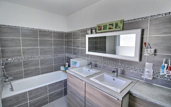 Maison à vendre    6 pièces •  Marseille 13