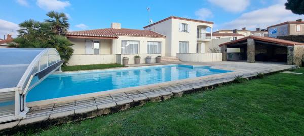 Grande Maison de style proche SAINT GILLES