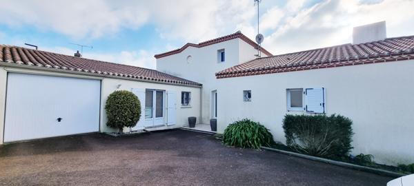 Grande Maison de style proche SAINT GILLES