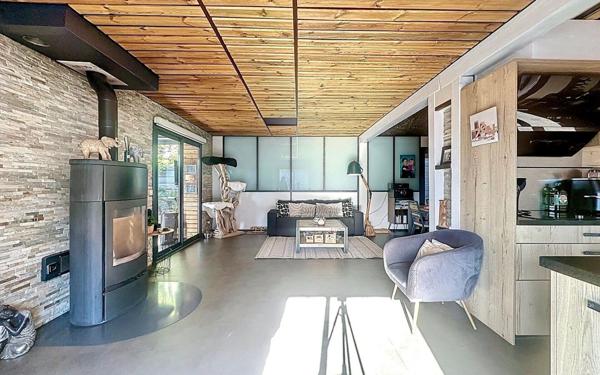 Maison à vendre    5 pièces •  Carros