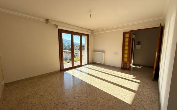 Appartement à louer    3 pièces • 6 398 m2 Gap