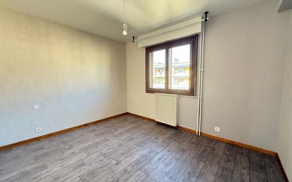 Appartement à louer    3 pièces • 6 398 m2 Gap