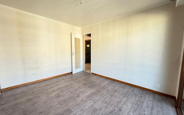 Appartement à louer    3 pièces • 6 398 m2 Gap