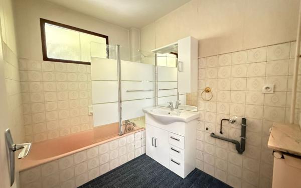 Appartement à louer    3 pièces • 6 398 m2 Gap