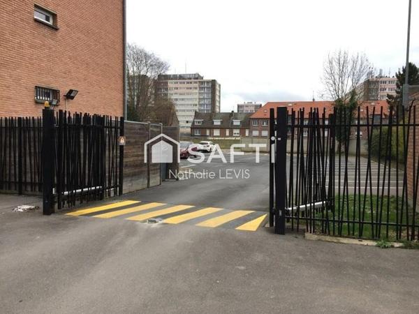 Rare opportunité à saisir : INVESTISSEMENT FACILE avec des places de parkings
