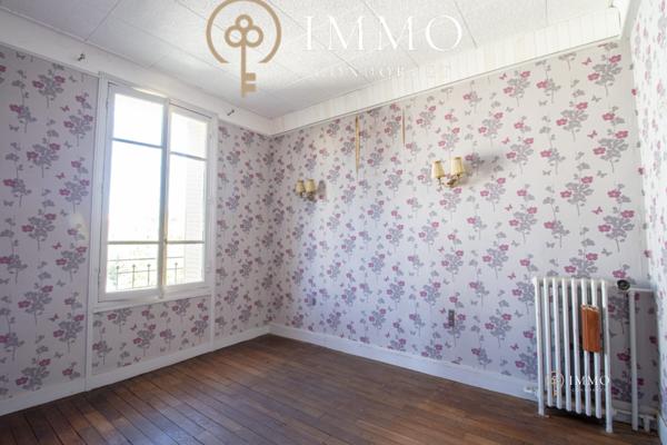 Meulière avec toit terrasse, proche centre ville