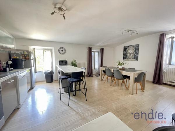 LORGUES VILLA 2 APPARTEMENTS GARAGE CAVE