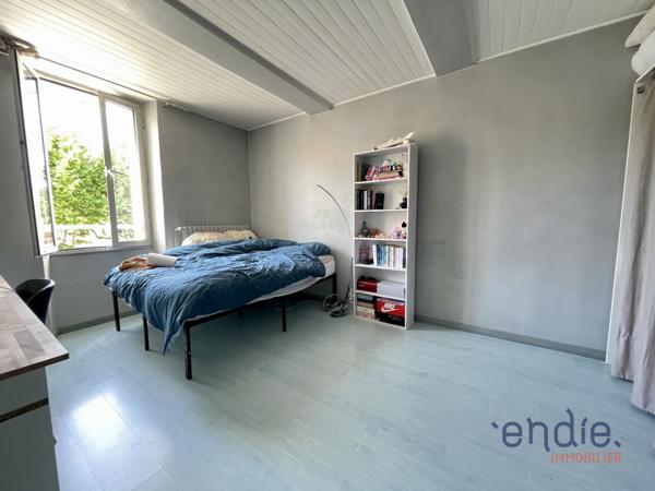 LORGUES VILLA 2 APPARTEMENTS GARAGE CAVE