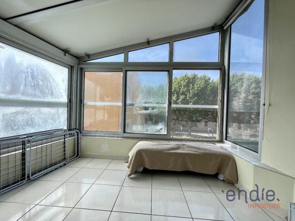 LORGUES VILLA 2 APPARTEMENTS GARAGE CAVE