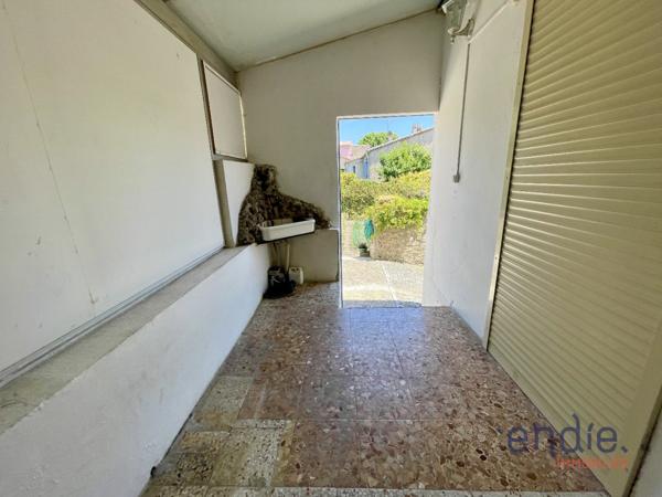 LORGUES VILLA 2 APPARTEMENTS GARAGE CAVE
