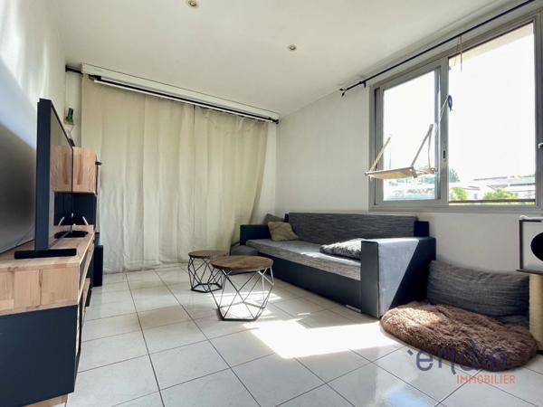 LORGUES VILLA 2 APPARTEMENTS GARAGE CAVE