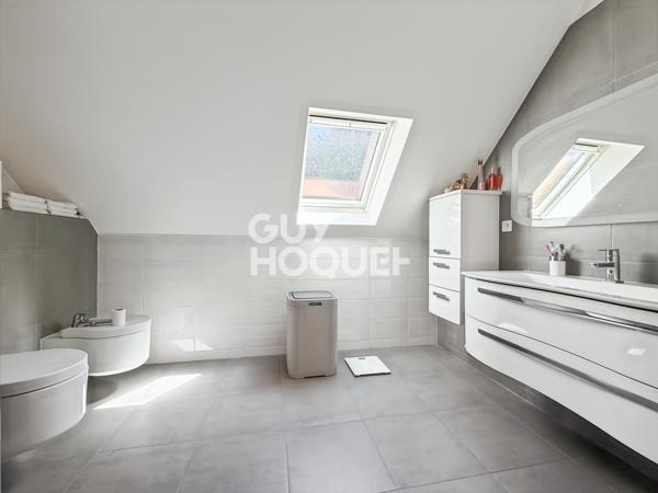 MAISON À VENDRE DE 7 PIÈCES DE 185,00 M²
