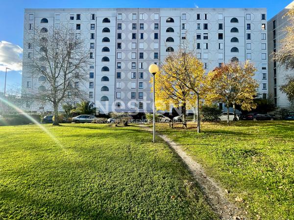 Appartement T4 80m2 2 chambres cellier Talence proche domaine universitaire.