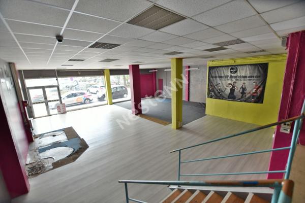 Grand local commercial dans le centre de Bergerac !