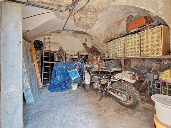 Appartement avec cour et garage