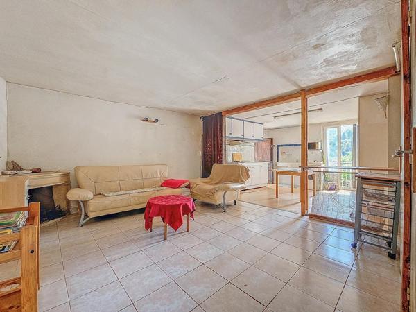 Appartement avec cour et garage