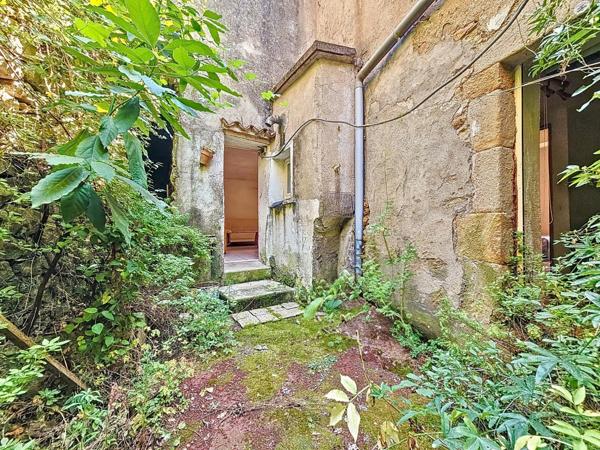 Appartement avec cour et garage