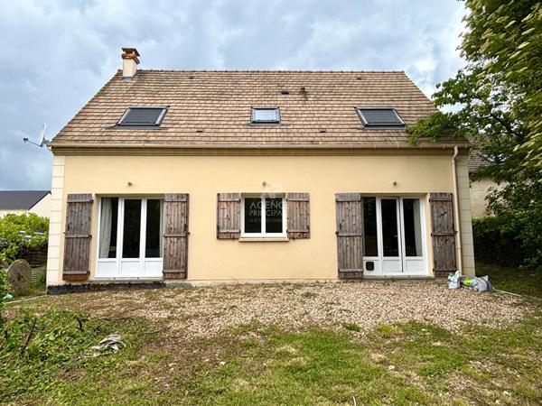 Maison spacieuse de 5 pièces à vendre à Osny - Confort et praticité 420 000 € **  - Référence  11223