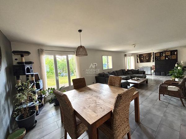 Maison spacieuse de 5 pièces à vendre à Osny - Confort et praticité 420 000 € **  - Référence  11223