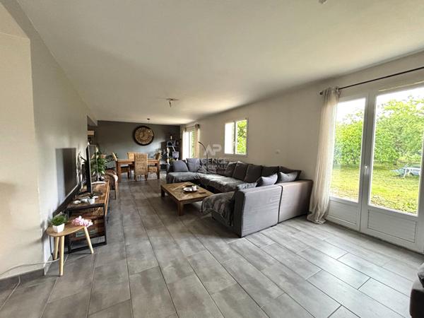 Maison spacieuse de 5 pièces à vendre à Osny - Confort et praticité 420 000 € **  - Référence  11223