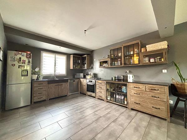 Maison spacieuse de 5 pièces à vendre à Osny - Confort et praticité 420 000 € **  - Référence  11223