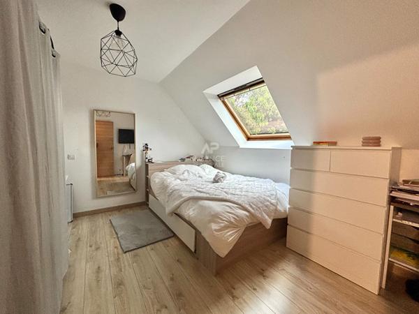Maison spacieuse de 5 pièces à vendre à Osny - Confort et praticité 420 000 € **  - Référence  11223