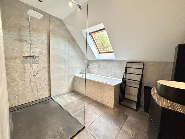 Maison spacieuse de 5 pièces à vendre à Osny - Confort et praticité 420 000 € **  - Référence  11223