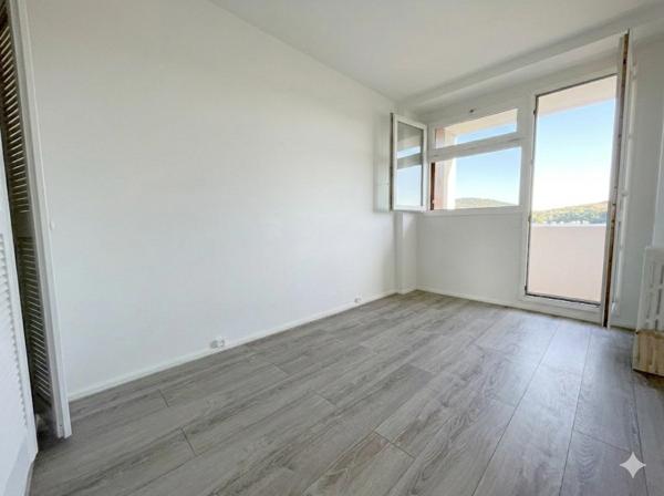 Versailles (78000) VERSAILLES PORCHEFONTAINE - 15min à pied des 2 GARES - APPARTEMENT 66m2 avec BALCON - VUE DEGAGEE - EXPOSITION