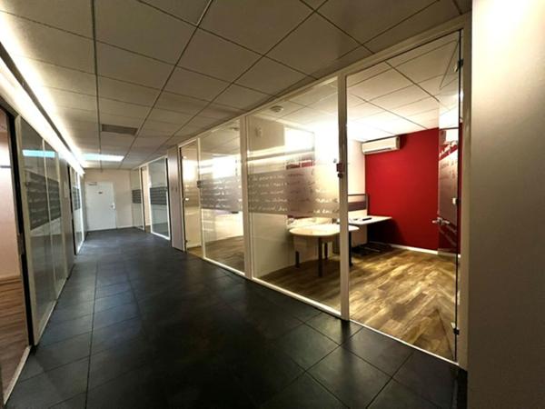 À LOUER - LANGON CENTRE-VILLE - LOCAL COMMERCIAL DE 305 m² EN EXCELLENT ÉTAT
