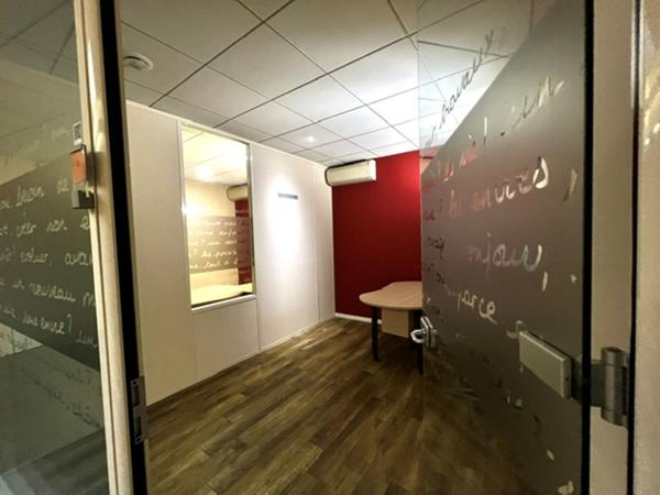 À LOUER - LANGON CENTRE-VILLE - LOCAL COMMERCIAL DE 305 m² EN EXCELLENT ÉTAT