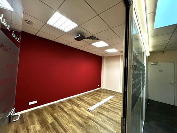 À LOUER - LANGON CENTRE-VILLE - LOCAL COMMERCIAL DE 305 m² EN EXCELLENT ÉTAT