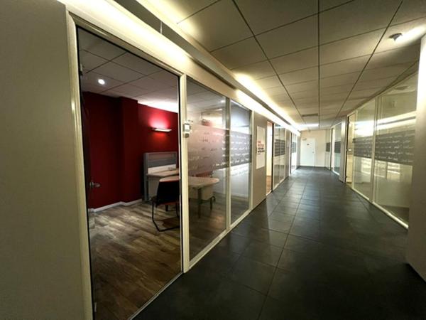 À LOUER - LANGON CENTRE-VILLE - LOCAL COMMERCIAL DE 305 m² EN EXCELLENT ÉTAT