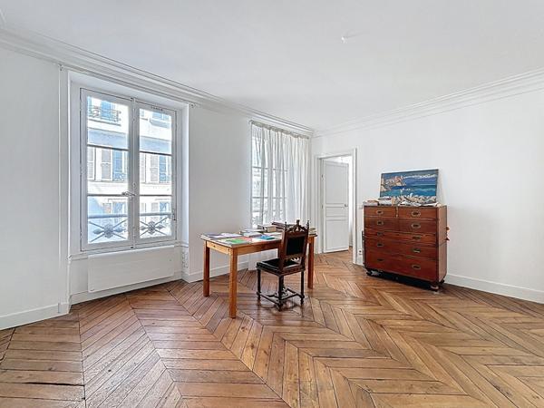 Paris 7 - Rue Las Cases - 4 pièces 81 m² - Quartier Sainte-Clotilde