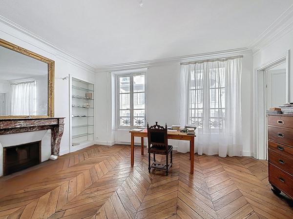 Paris 7 - Rue Las Cases - 4 pièces 81 m² - Quartier Sainte-Clotilde