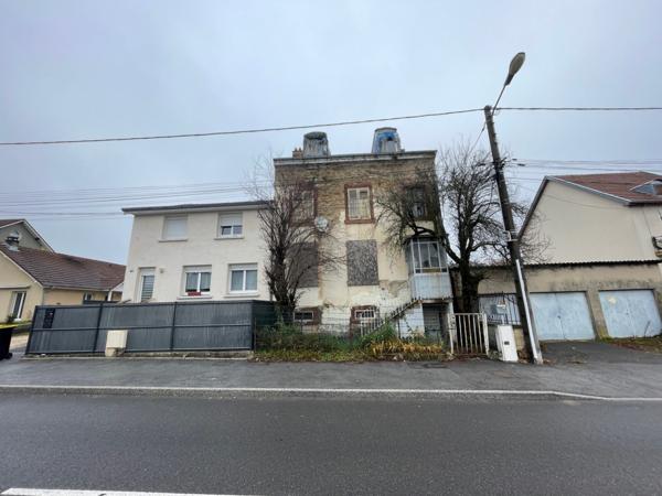 Maison F7 à rénover entièrement avec son terrain