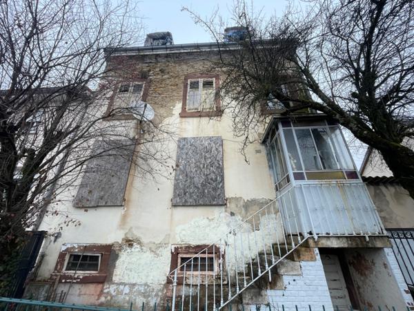 Maison F7 à rénover entièrement avec son terrain