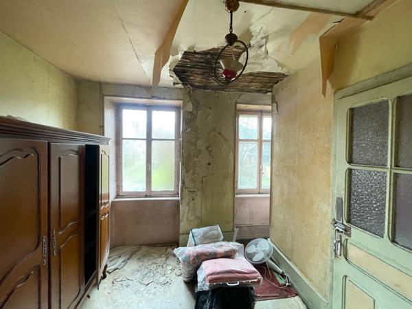 Maison F7 à rénover entièrement avec son terrain