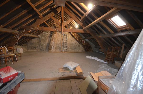 Proche de DORMANS (51) à vendre maison de 5 pièces de 140 m², beau potentiel