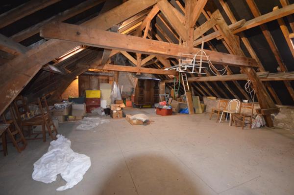 Proche de DORMANS (51) à vendre maison de 5 pièces de 140 m², beau potentiel