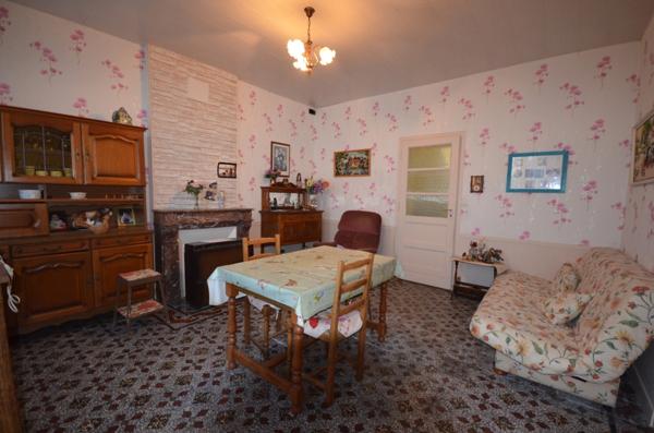 Proche de DORMANS (51) à vendre maison de 5 pièces de 140 m², beau potentiel