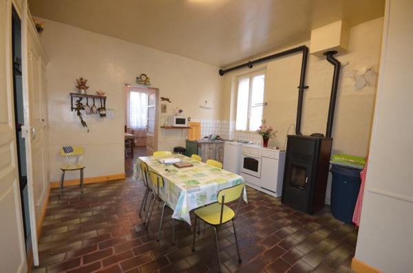Proche de DORMANS (51) à vendre maison de 5 pièces de 140 m², beau potentiel