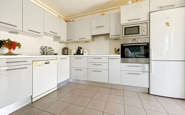 Appartement à vendre    3 pièces • 65,54 m2 Fréjus
