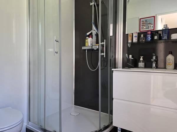 Appartement T3 en duplex avec terrasse, bureau et garage