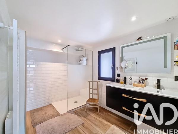 Maison à vendre 6 pièces 180 m² Nîmes