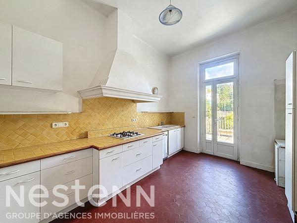 Maison de ville de 250 m² avec jardin, piscine et studio indépendant ? Salon-de-Provence, quartier très recherché