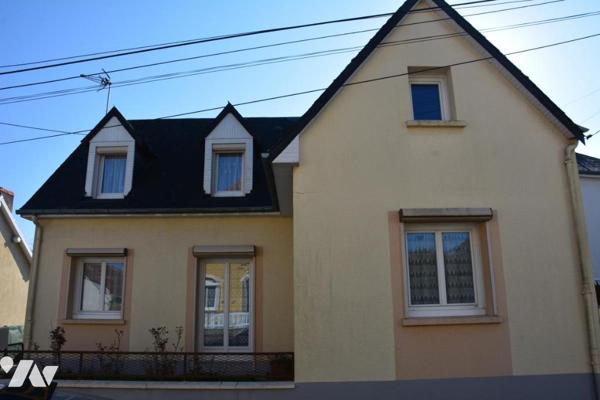 Vente sur la commune de Sablé sur Sarthe une maison d'habitation avec garage et jardin