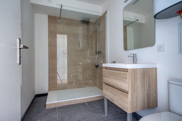 Carmaux (81400) Appartement T2 entièrement refait à neuf – rez-de-chaussée – cour privée