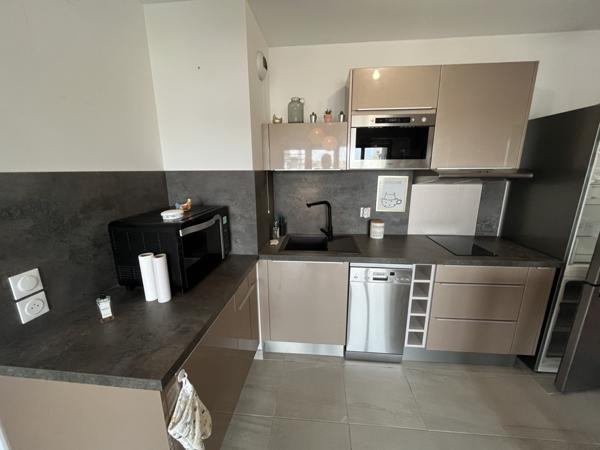 Aix-en-Provence (13090) A LOUER - Beau T2 avec Terrasse - Aix pont de l'arc