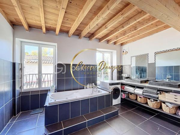 Maison en pierre de 220 m²