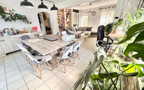 Maison à vendre    5 pièces •  Férel